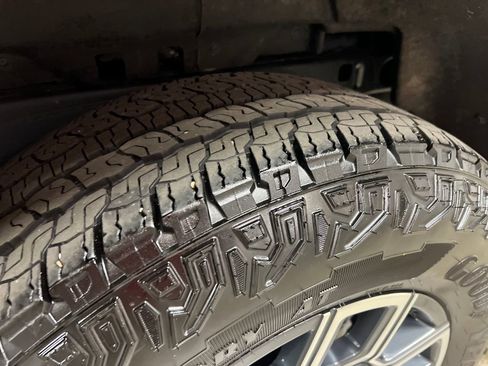 Certified 2024 Chevrolet Colorado Z71 w/ Z71 Convenience Package 2 image 11