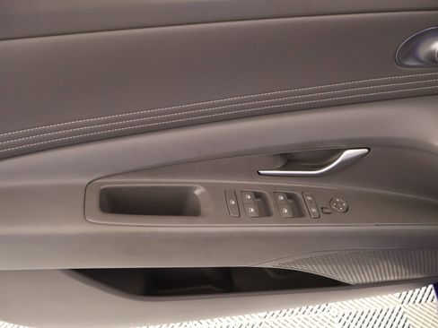 Used 2025 Hyundai Elantra Sport image 14