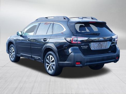 Used 2023 Subaru Outback Premium image 5