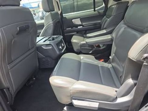 Used 2025 Ford Expedition Active AWD/4WD image 12