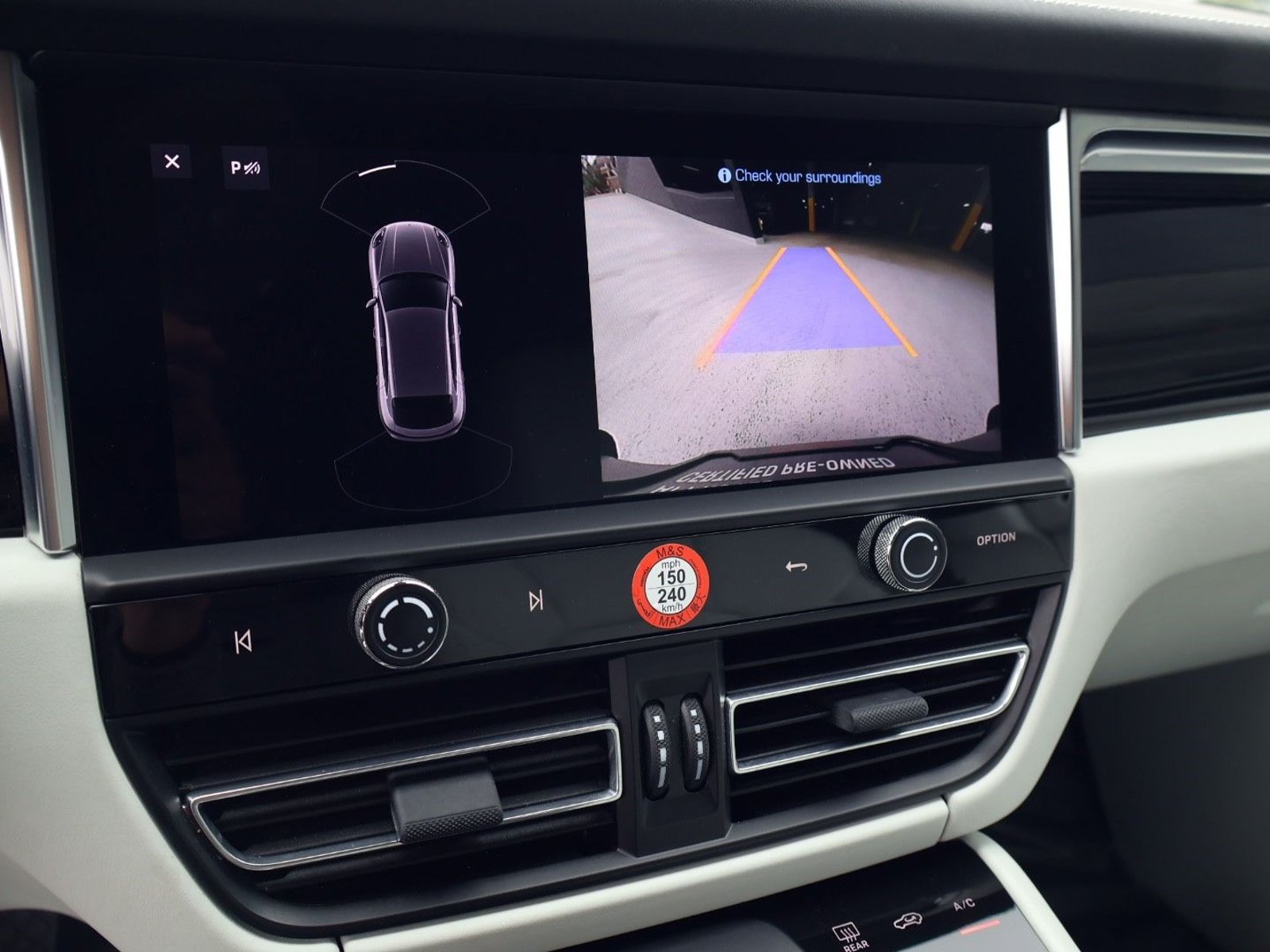 Certified 2023 Porsche Macan Turbo AWD/4WD image 18