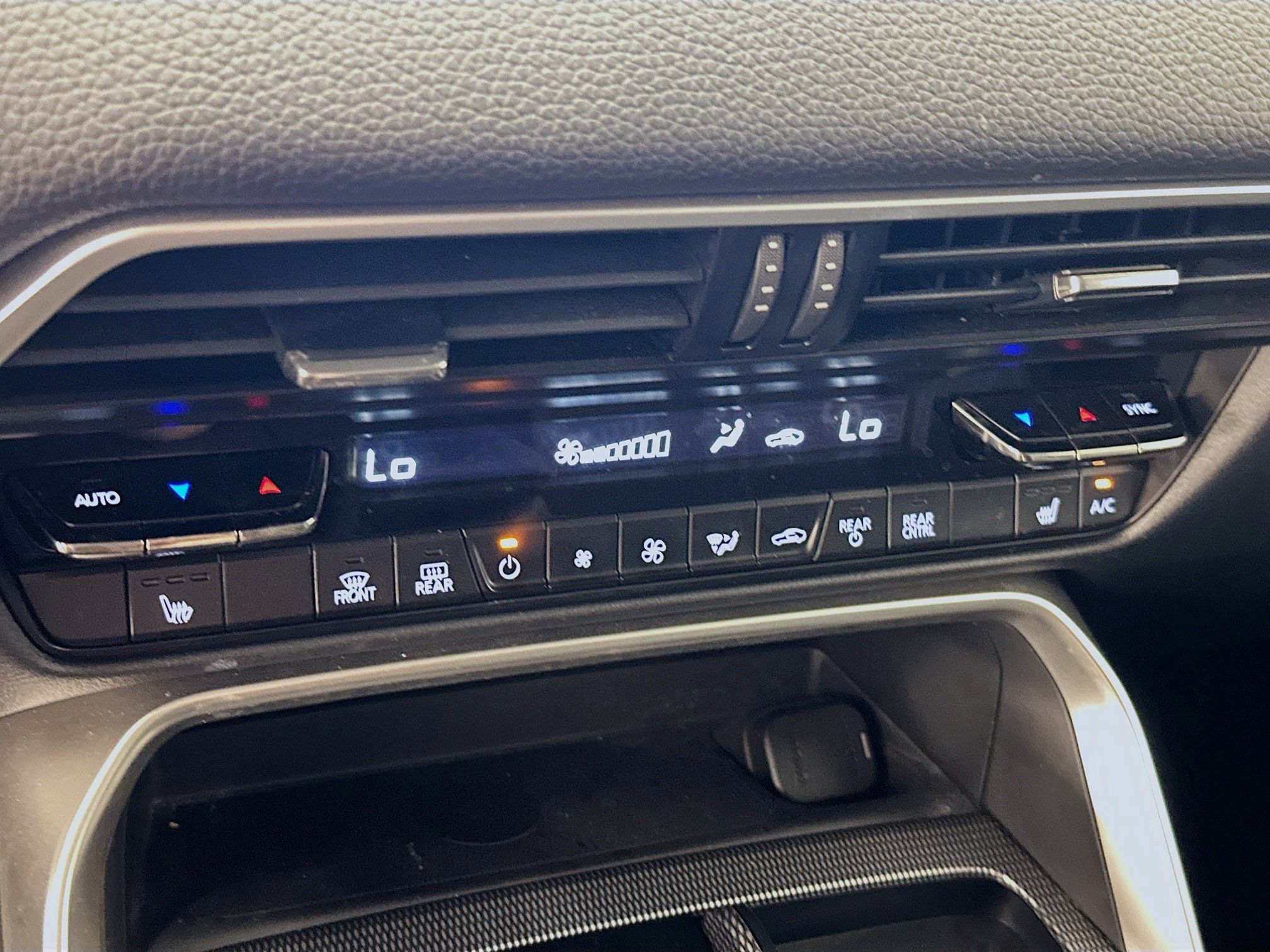 Used 2024 MAZDA CX-90 Plug-In Hybrid w/ Premium Pkg AWD/4WD image 24