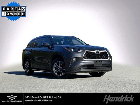 Used 2022 Toyota Highlander XLE image 1