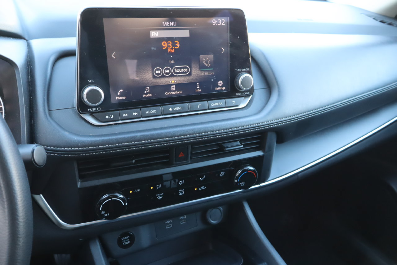 Used 2024 Nissan Rogue S AWD/4WD image 6