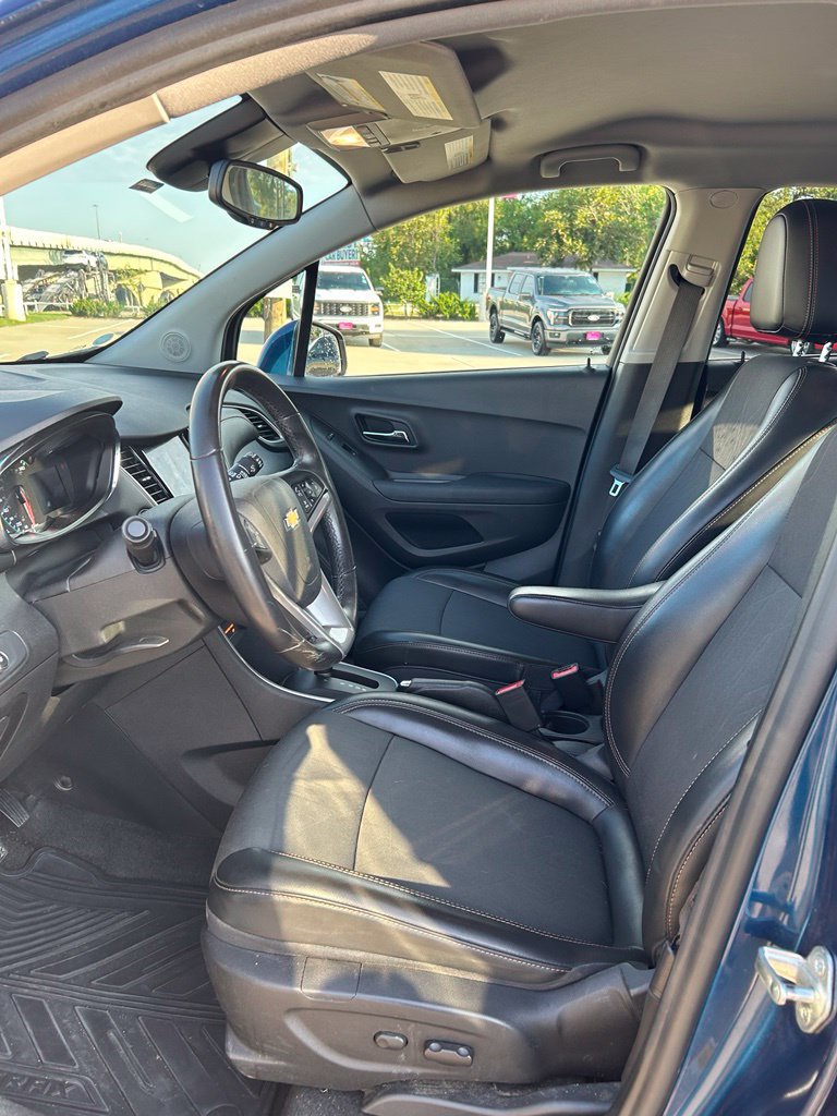 Used 2020 Chevrolet Trax LT w/ LT Convenience Package FWD image 14