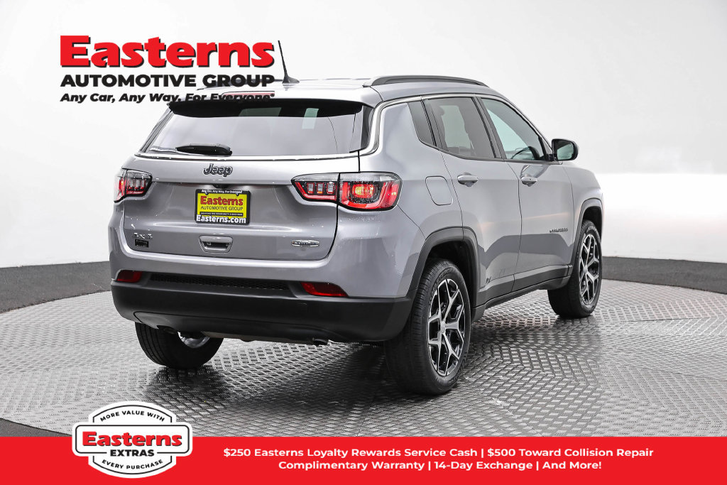 Used 2024 Jeep Compass Latitude AWD/4WD image 6