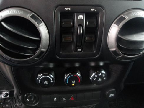 Used 2018 Jeep Wrangler Unlimited Sport S AWD/4WD image 23