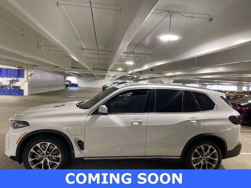 Used 2024 BMW X5 xDrive50e w/ Parking Assistance Package image 3