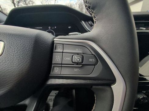 Certified 2025 Jeep Grand Cherokee Altitude AWD/4WD image 19