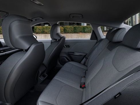 New 2025 Kia K4 LXS image 19