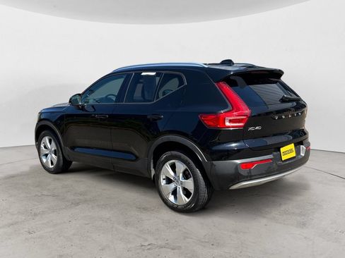 Used 2022 Volvo XC40 T5 Momentum AWD/4WD image 7