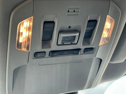 Used 2020 Toyota Highlander XLE FWD image 21