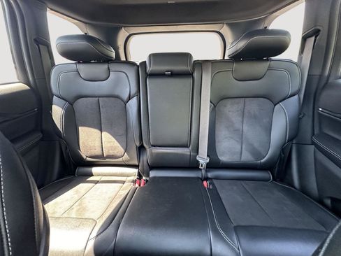 Used 2024 Jeep Grand Cherokee Altitude image 12