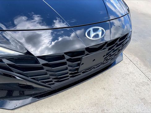 Used 2023 Hyundai Elantra SEL w/ Preferred Accessory Package image 29