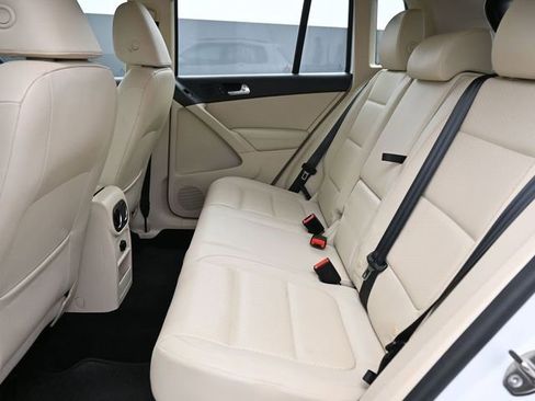 Used 2016 Volkswagen Tiguan S image 11