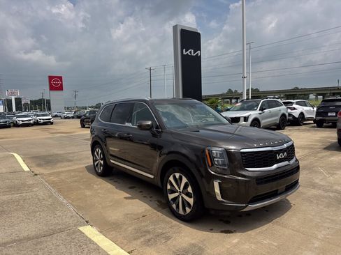 Used 2022 Kia Telluride EX w/ EX Premium Package FWD image 10