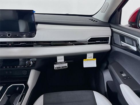 New 2025 Mitsubishi Outlander SE image 22