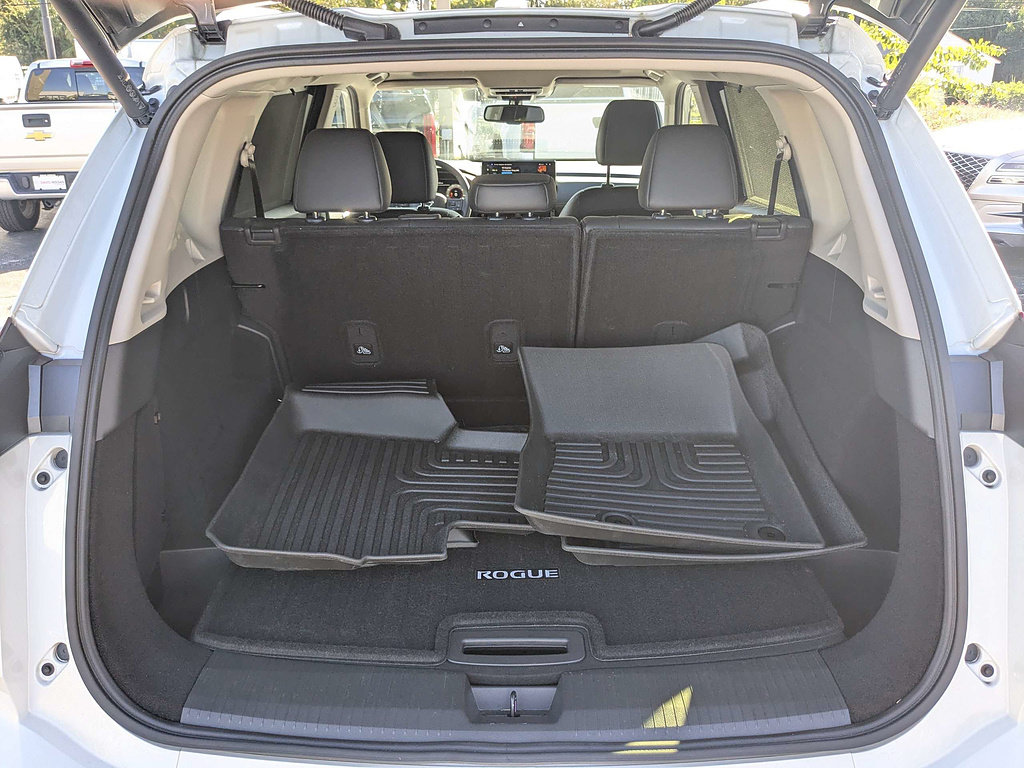 Certified 2025 Nissan Rogue SL w/ SL Premium Package FWD image 14