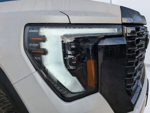 Used 2024 GMC Sierra 3500 Denali Ultimate AWD/4WD image 9
