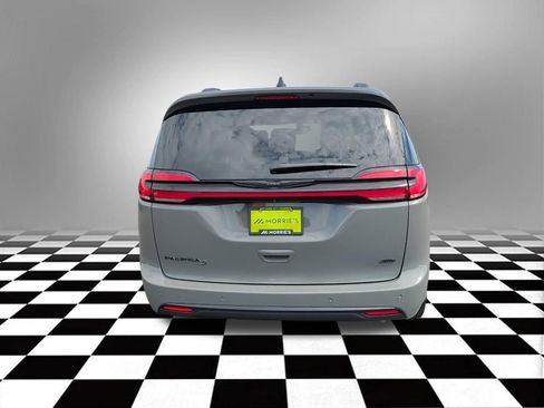 Used 2023 Chrysler Pacifica Touring-L w/ S Appearance Package AWD/4WD image 9