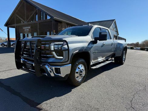 Used 2025 Chevrolet Silverado 3500 LTZ w/ LTZ Texas Edition AWD/4WD image 12