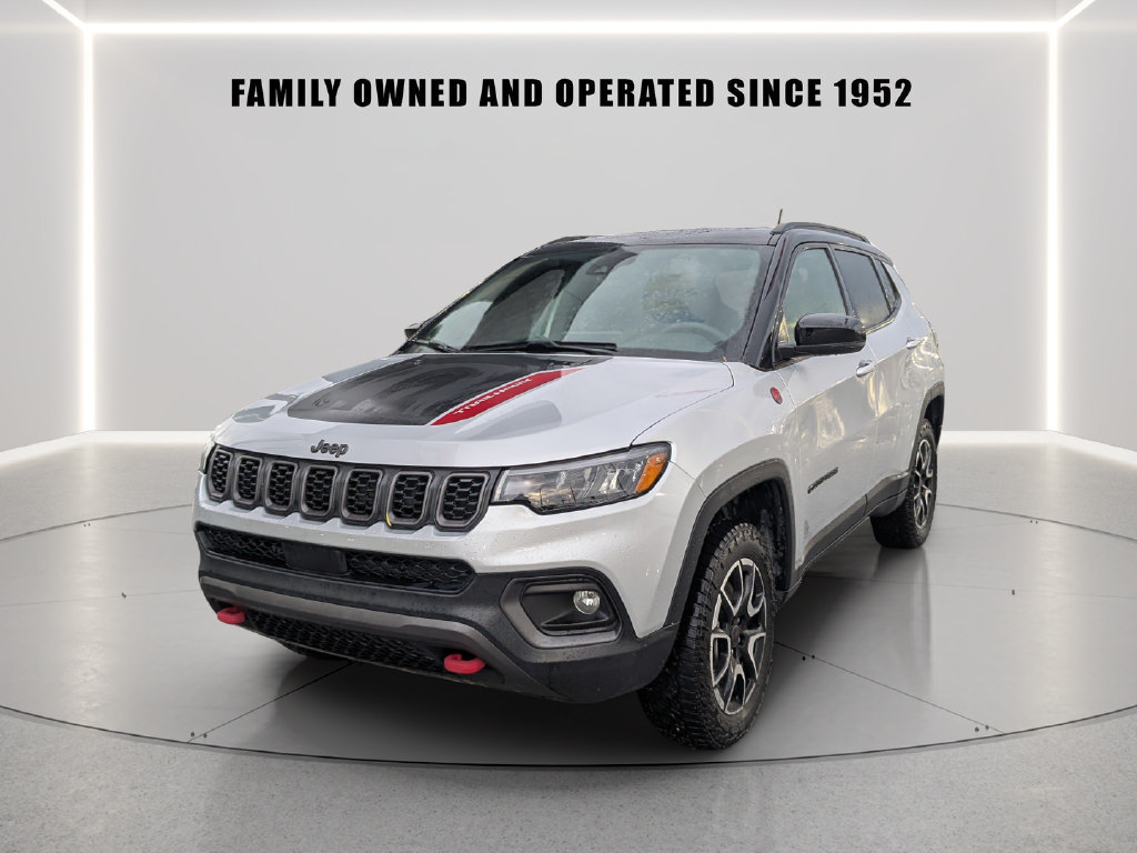 Used 2026 Jeep Compass Trailhawk AWD/4WD image 2