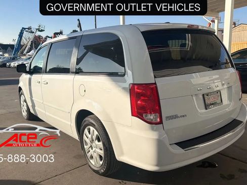 Used 2017 Dodge Grand Caravan SE w/ UConnect Hands-Free Group image 5