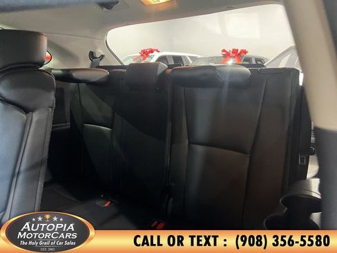 Used 2024 Toyota Highlander XLE AWD/4WD image 18