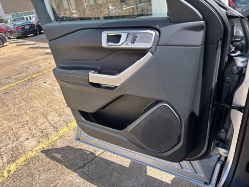 Used 2024 Ford Explorer Limited RWD image 18