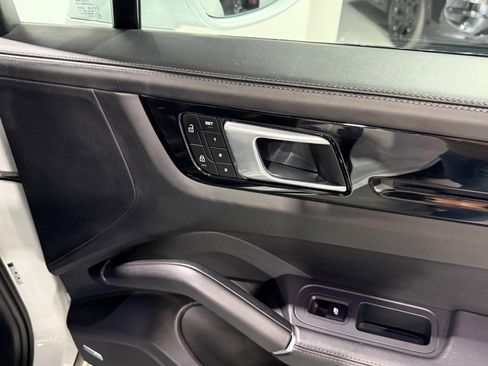 Used 2022 Porsche Cayenne image 49