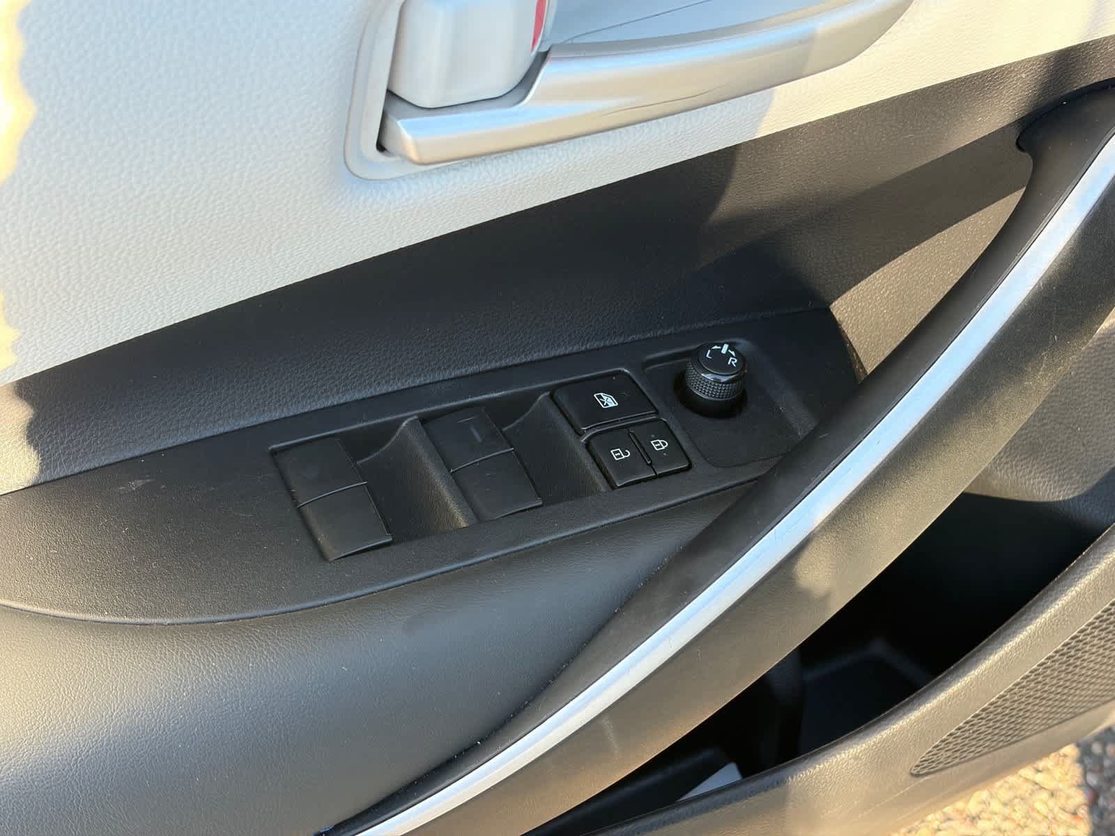 Used 2022 Toyota Corolla SE FWD image 18