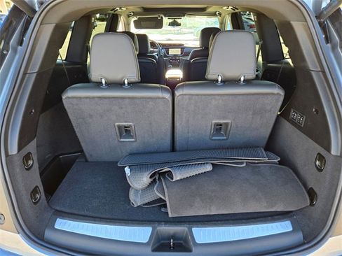 Used 2025 Cadillac XT6 Premium Luxury image 18