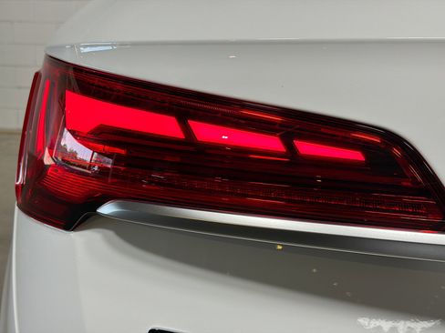 Used 2022 Audi Q5 2.0T Premium w/ Convenience Package image 11