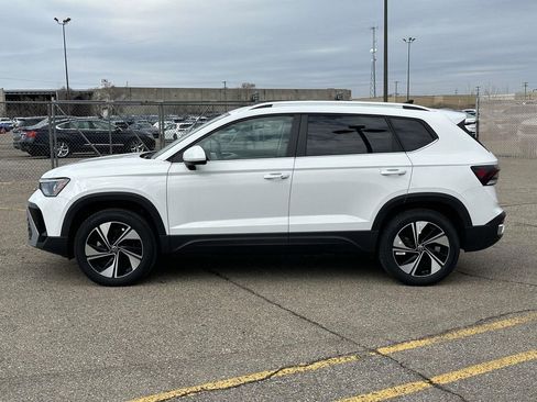 New 2025 Volkswagen Taos SE AWD/4WD image 2