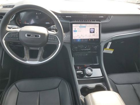 New 2025 Jeep Grand Cherokee Limited w/ Luxury Tech Group II image 13