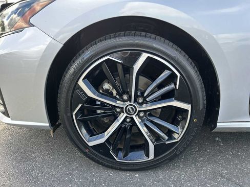 Used 2023 Nissan Altima 2.5 SR FWD image 17
