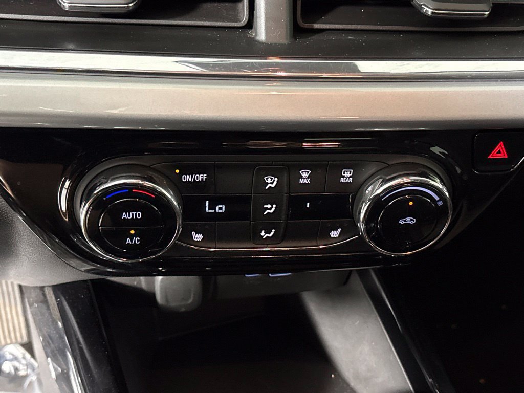 Used 2025 Chevrolet Trax LT w/ LT Convenience Package FWD image 36