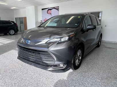 Used 2025 Toyota Sienna XLE