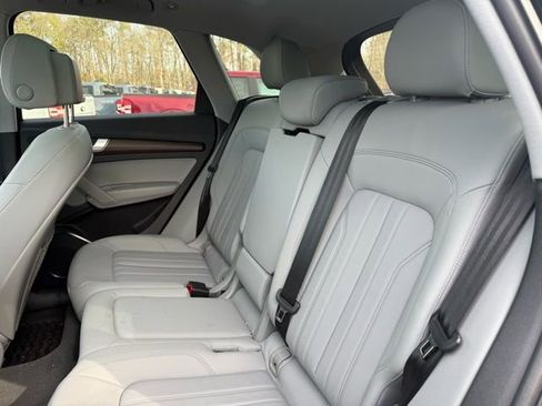 Used 2022 Audi Q5 2.0T Premium w/ Convenience Package image 11