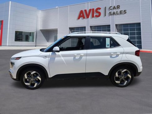 Used 2025 Hyundai Venue SEL FWD image 2