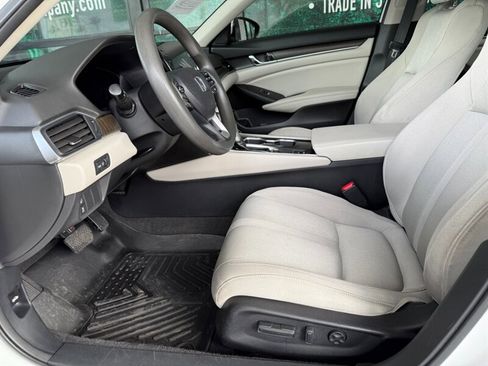 Used 2018 Honda Accord EX image 17