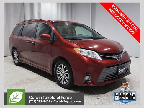 Used 2020 Toyota Sienna XLE image 1