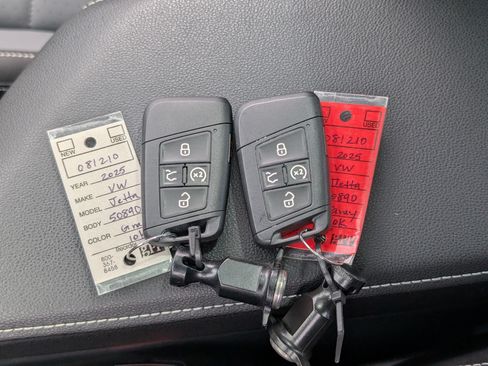 Used 2025 Volkswagen Jetta SE w/ Sunroof Package FWD image 38