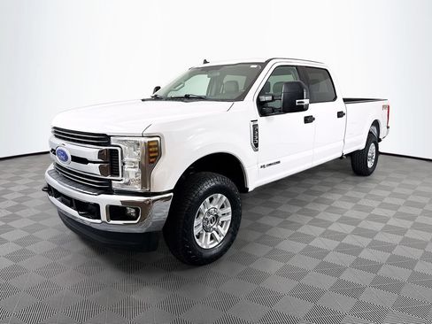 Used 2019 Ford F250 XLT w/ XLT Value Package AWD/4WD image 3