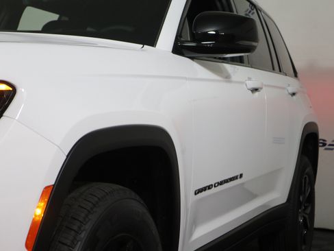 New 2026 Jeep Grand Cherokee Altitude AWD/4WD image 11
