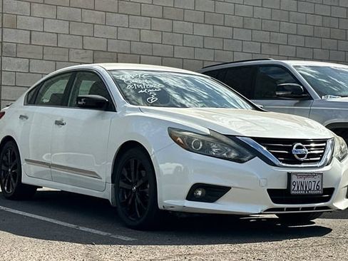 Used 2017 Nissan Altima 2.5 SR w/ Midnight Edition Package FWD image 3