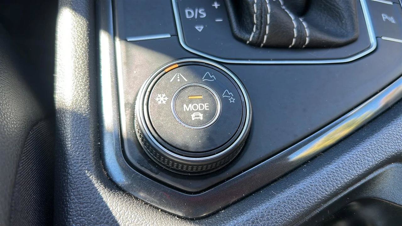Used 2021 Volkswagen Tiguan SE R-Line AWD/4WD image 29