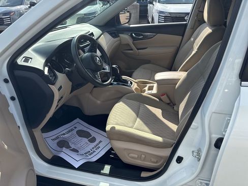 Used 2020 Nissan Rogue SV w/ Premium Package image 9