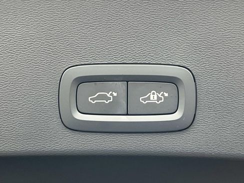 Used 2025 Volvo XC40 B5 Plus w/ Protection Package Premier image 13