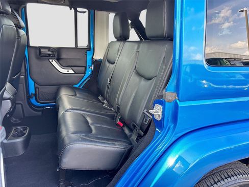 Used 2014 Jeep Wrangler Unlimited Sahara AWD/4WD image 21
